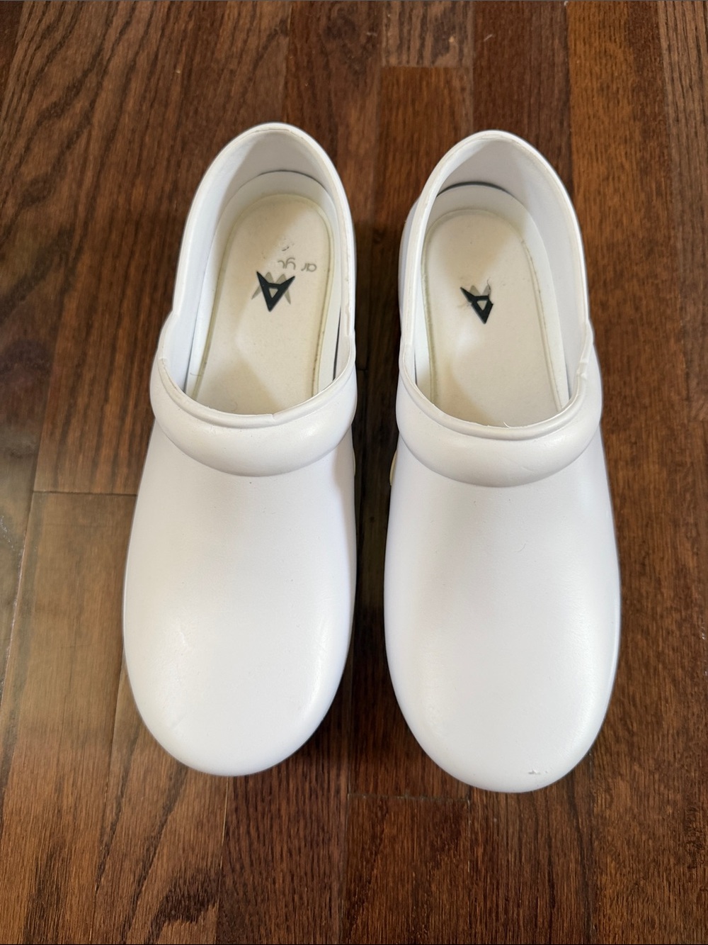 Anywear Unisex White Slip-On Nursing Shoes